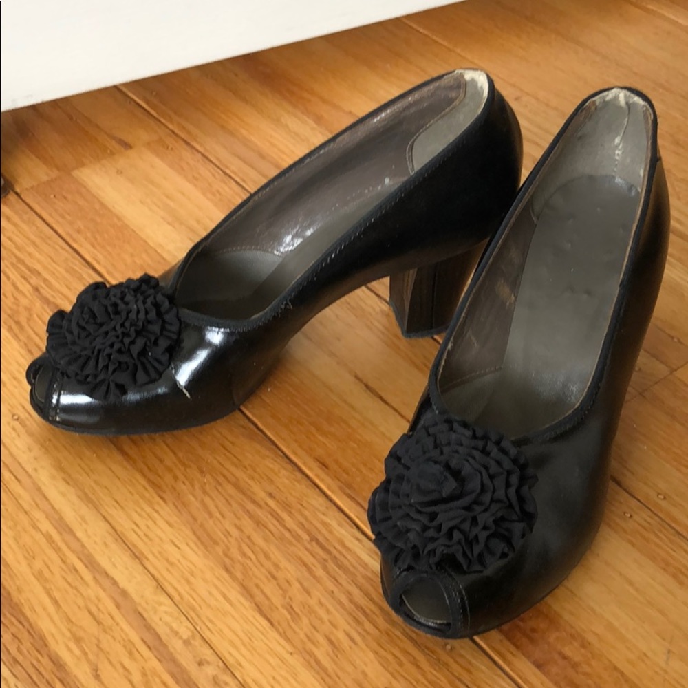 Authentic Vintage 1940s peep toe rosette heels